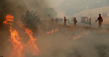 مصرع شخص وإجلاء 12 ألف جراء حرائق غابات فى كاليفورنيا