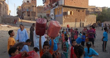 بالصور.. أهالى الناصرية بأسوان يطالبون المحافظ بحل أزمة انقطاع المياه