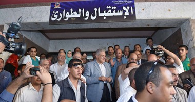 محلب يجتمع بأطباء مستشفى السنبلاوين العام