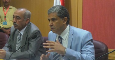 بالصور.. وزير البيئة من كفر الشيخ: هدفنا من منظومة قش الأرز تشغيل الشباب وإفادة الفلاح.. وسنطبق القانون على المخالفين.. ونتفاوض مع 3 شركات للاستفادة من القش.. وسأمنع تصدير الفحم الطبيعى