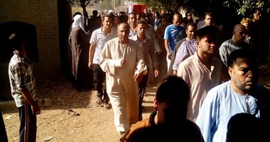 بالصور.. جنازة شهيد القليوبية تتحول لمظاهرة ضد الإرهاب