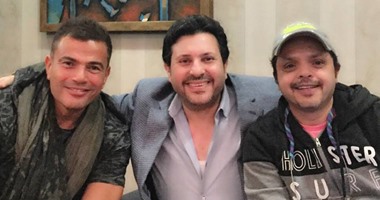 عمرو دياب معلقا على صورة تجمعه بهانى شاكر و"هنيدى": مع النقيب والنجم"