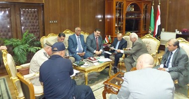 محافظ المنوفية يوقع برتوكولا مع "العدل" لتأمين المنشآت القضائية