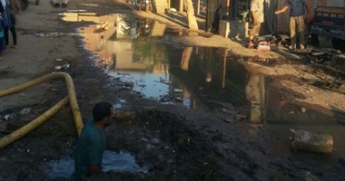 بالصور.. غرق قرية طهواى بالسنبلاوين فى مياه الصرف الصحى