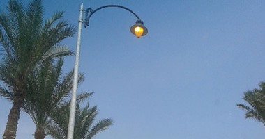 "صحافة المواطن": أعمدة كهرباء مضاءة نهارًا فى شرم الشيخ