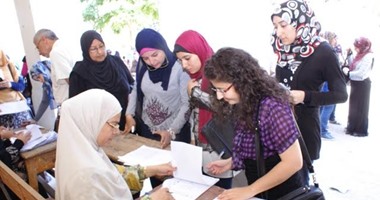 130 معلمًا يوثقون عقود تعيينهم بالسويس