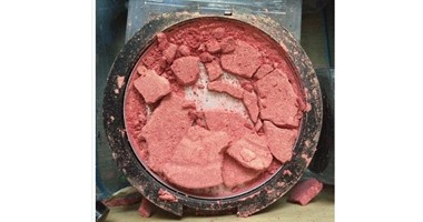 خلى بالك منها.. أسخف 10 مواقف ممكن تحصل لـ"علبة ماكياجك"