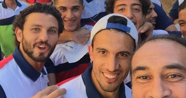 بالصور.. لاعبو الأهلى على أبواب "كامب نو" قبل مواجهة برشلونة ومالاجا