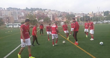 لاعبو الأهلى يشكون سوء "فندق" الإقامة فى مدريد