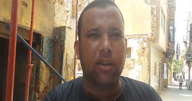 بالفيديو.. مواطن يستغيث بالسيسى:"عائلة فى الصعيد طردونا من بيتنا وهيموتونا عشان شوية محارة"