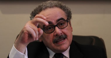 أعضاء كتاب مصر يقدمون حلولاً للخروج من الأزمة.. سمير درويش يقدم مبادرة من 10 نقاط.. ومحمد السيد عيد يطالب بانعقاد عمومية طارئة.. وزينب العسال تدعو محمد سلماوى للتدخل كرئيس شرفى لاتحاد