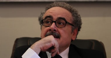 أعضاء باتحاد الكتاب يحررون محضرًا ضد علاء عبد الهادى