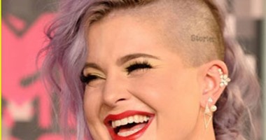 بالصور.. كيلى أوسبورنى تصل حفل"MTV Video Music Awards" مرتدية ملابس سوداء