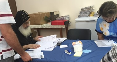 بالصور.. "اليوم السابع" يدخل المجلس الإكليريكى ويحضر جلسة أحوال شخصية للأقباط.. الأنبا دانيال يقسم العمل على معاونيه.. وطوابير المتضررين تصطف على بابه