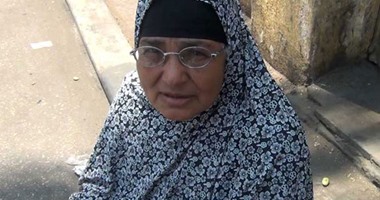 بالفيديو.. بائعة مناديل للمسئولين: "عايزة أوضة أعيش فيها"