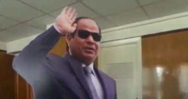 مجسم للرئيس يلوح بيده يطوف شوارع كفر الشيخ احتفالا بافتتاح قناة السويس