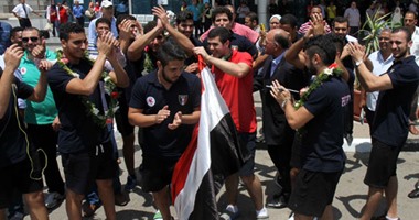 نائب رئيس اليد فى استقبال بعثة المنتخب
