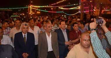 بالصور.. أهالى كفر الشيخ يستقبلون المحافظ بـ"الطبل" احتفالاً بافتتاح القناة