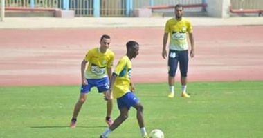بالصور.. الإسماعيلى يختبر صانع ألعاب غانى