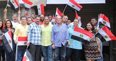 أشرف رضا يقود مظاهرة للاحتفال بقناة السويس الجديدة