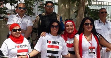 فرحة القوى السياسية والمواطنين تعم الشوارع مع قرب افتتاح قناة السويس الجديدة.. حزب النور يعلق بنرات دعم المشروع بالمحافظات.. وأهالى العجوزة يحتفلون بافتتاح القناة فى ميدان "مصطفى محمود"