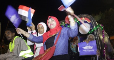 مسيرة بعربات الحنطور على كورنيش النيل بأسوان احتفالا بقناة السويس الجديدة
