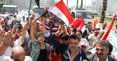 احتفالات المواطنين فى التحرير بافتتاح قناة السويس