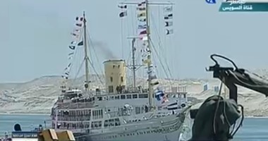 إبحار يخت المحروسة والفرقاطة "تحيا مصر" بالمجرى الملاحى للقناة الجديدة