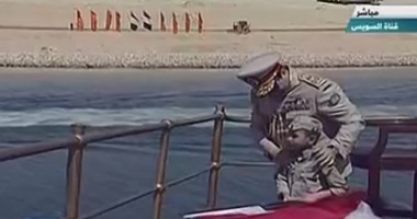 صفحات فيس بوك: الطفل المرافق للسيسى فى افتتاح القناة مصاب بالسرطان