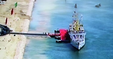 قطع بحرية تبحر بقناة السويس الجديدة احتفالا بافتتاحها