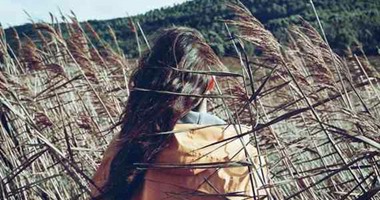 4 أمور لا تعرفها إلا المرأة الوحيدة.. اليأس يعرف طريقه إليكِ