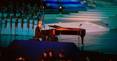 عمر خيرت وفنانو أوبرا عايدة يبهرون العالم فى حفل افتتاح القناة الجديدة.. وسليم سحاب يسعد المواطنين بكورال الأطفال.. الألعاب النارية تزين سماء القناة.. المشاركون يهتفون "بنحبك يا سيسى وتحيا مصر"