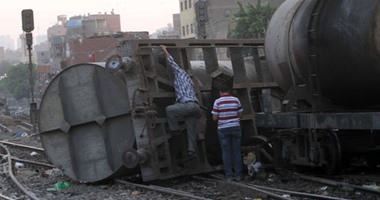 انقلاب عربتين من قطار مواد بترولية بالشرابية