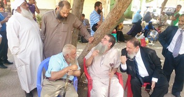 "الزمر وزهدى" وقيادات الجماعة الإسلامية تنتظر جثمان دربالة أمام سجن طرة