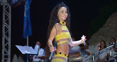 بالصور .. "اثارة" دوللى شاهين فى حفل الصيف بالساحل الشمالى