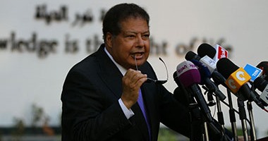 4 كتب تحكى تفاصيل رحلة أحمد زويل من دمنهور إلى جائزة نوبل