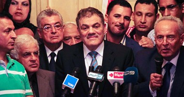 بالصور.. بهاء أبو شقة يتراجع عن استقالته الشفهية باجتماع الهيئة العليا للوفد..ويؤكد:التلويح بها هدفه وأد الفتن..السيد البدوى: علاقتنا أكبر من التأثير عليها..وتفويض السكرتير باتخاذ قرارات ضد المتواطئين