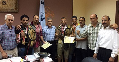 بالصور.. وكيل "شباب الغربية" يستقبل بطل العالم فى لعبة "الكيك بوكسينج"