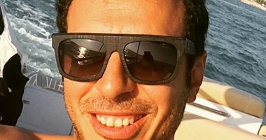 مصطفى شعبان ينشر صورته مع البحر ويطرح تساؤلا على "إنستجرام"
