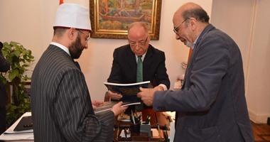 وزارة الثقافة تطبع إصدارين من أعمال الخطاط العالمى أحمد مصطفى
