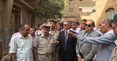 محافظ سوهاج يقرر إزالة باقى أجزاء المنزل المنهار المتسبب فى وفاة 7