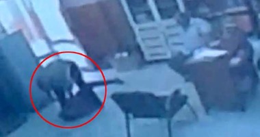 بالفيديو..للمرة الثانية.. مدير دار الحنان للأيتام بالسويس يعتدى على طفل باللكمات