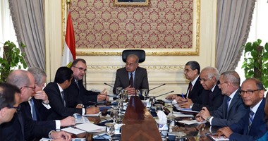 رئيس الوزراء يلتقى مسئولى شركة سيمنس العالمية