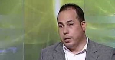 حسن خلف الله: توزيع "تابلت" من أحد المرشحين لرابطة النقاد أمر غير مناسب