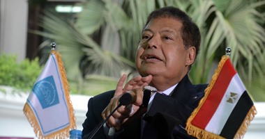 بعد وفاة زويل.. لماذا تهاجر عقول مصر النابغة للخارج؟.. البحث عن الأمان العلمى وانهيار التعليم والتدهور الاقتصادى والتجاهل والبيروقراطية وضآلة المبالغ المنفقة على البحوث العلمية أبرز الأسباب