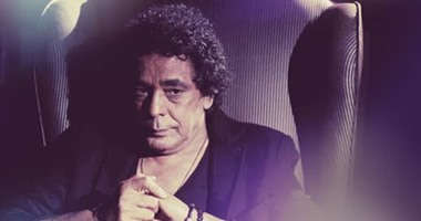"الكينج" ناعيا زويل: أدعو المصريين لإضاءة ملايين الشموع بالعلم كما كان يحلم