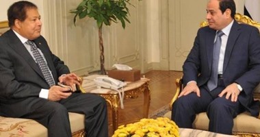 أحمد زويل والرؤساء.. صاحب نوبل تلقى خطابا من عبد الناصر.. ووصف السادات بــ"البطل الجرئ".. و"ارتيكاريا" مبارك منعته من مقابلة المخلوع فى 2010.. وأشاد بالسيسى  "The action man"