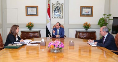 تفاصيل اجتماع السيسي مع غادة والى.. الرئيس يشدد على تعزيز الحماية الاجتماعية لمحدودى الدخل.. ووزيرة التضامن: 9 ملايين مواطن يستفيدون من زيادة المعاشات.. وتنفيذ مشروع تمكين الشباب من خلال 82جمعية أهلية