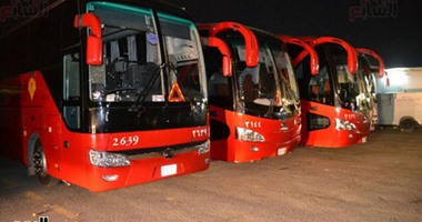 بالصور.. "الداخلية" تسلم الحجاج ملابس الإحرام المهداة من الوزارة والمطبوع عليها علم مصر.. شرطة نسائية برفقة السيدات..وعاظ لشرح المناسك وأطباء لمساعدة المرضى.. وتحذيرات بعدم الحديث فى السياسة