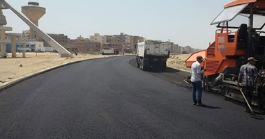بالصور.. رصف وتطوير طريق مصر - إيران بالسويس وإزالة جميع المعوقات 